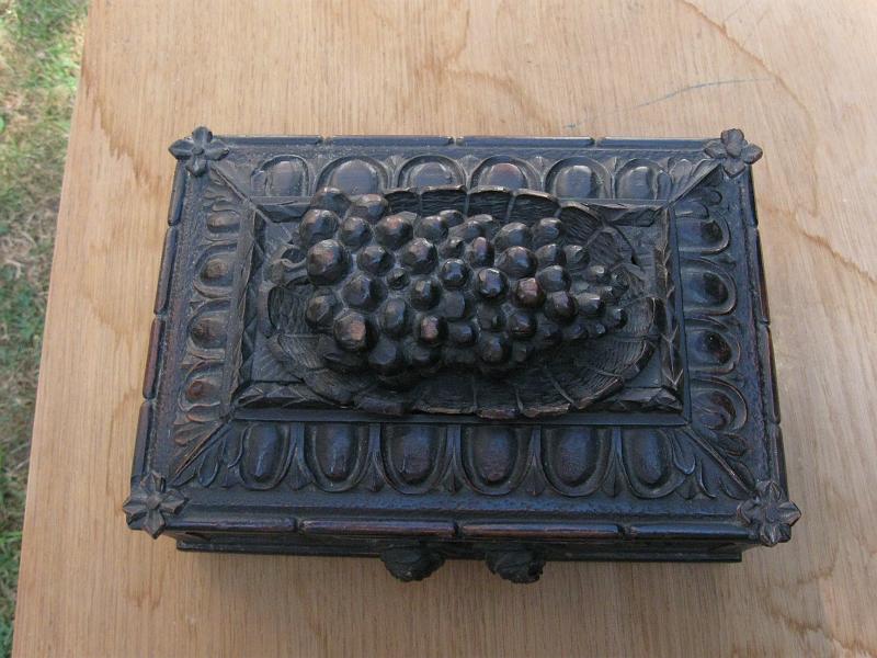 Szőlőfürtös doboz.JPG