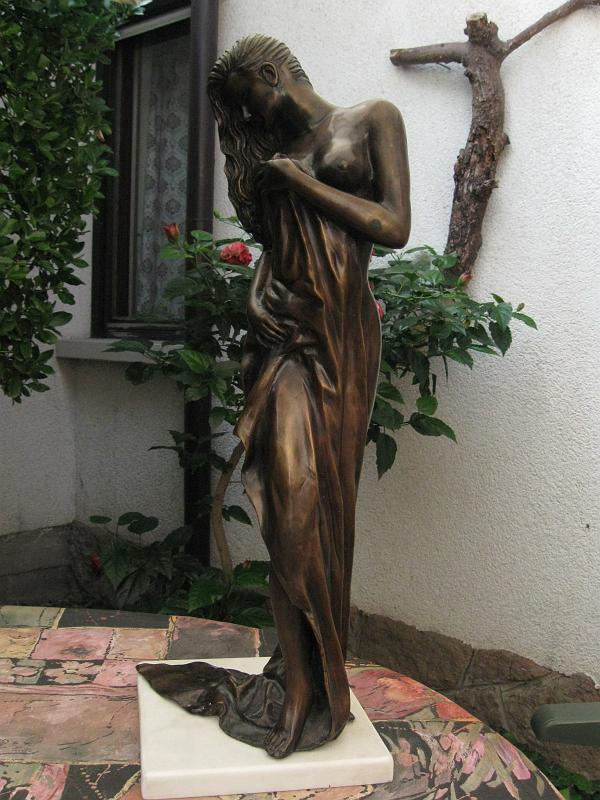 Bronz női alak-1.jpg